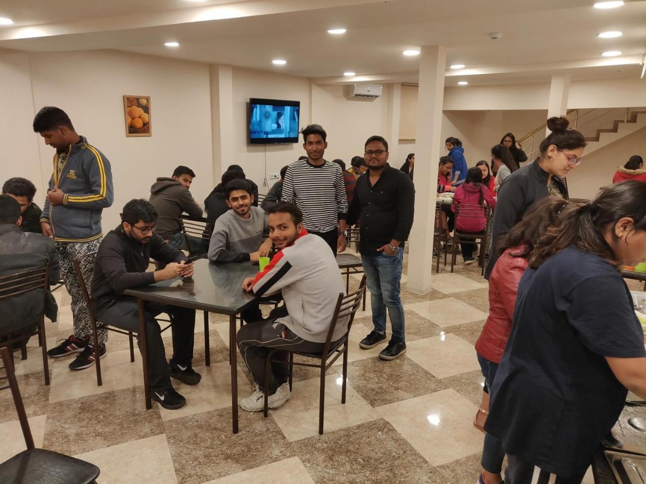 Hotel Shree Gopal Gayatri Lok Erevan Esterno foto