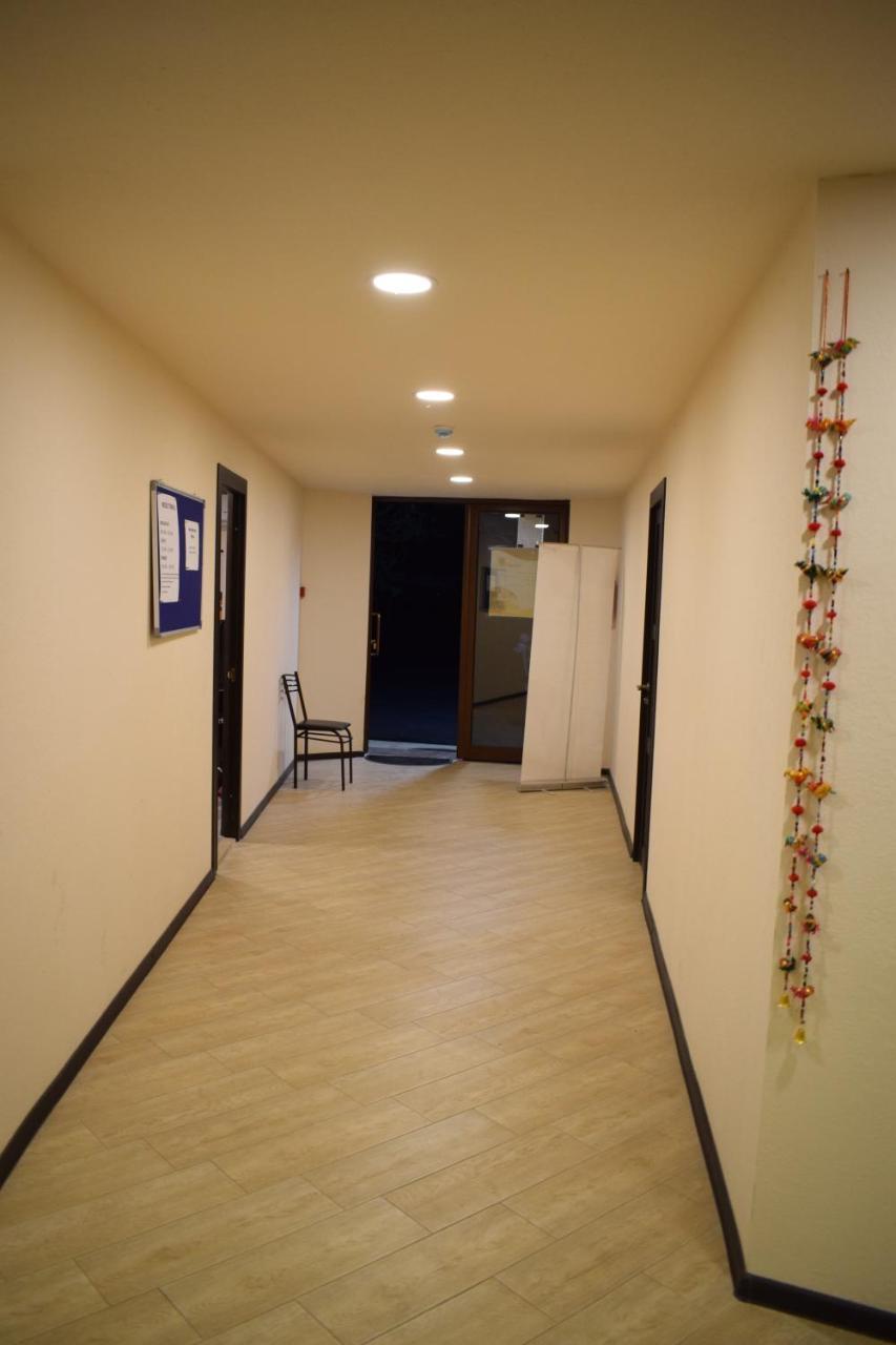 Hotel Shree Gopal Gayatri Lok Erevan Esterno foto
